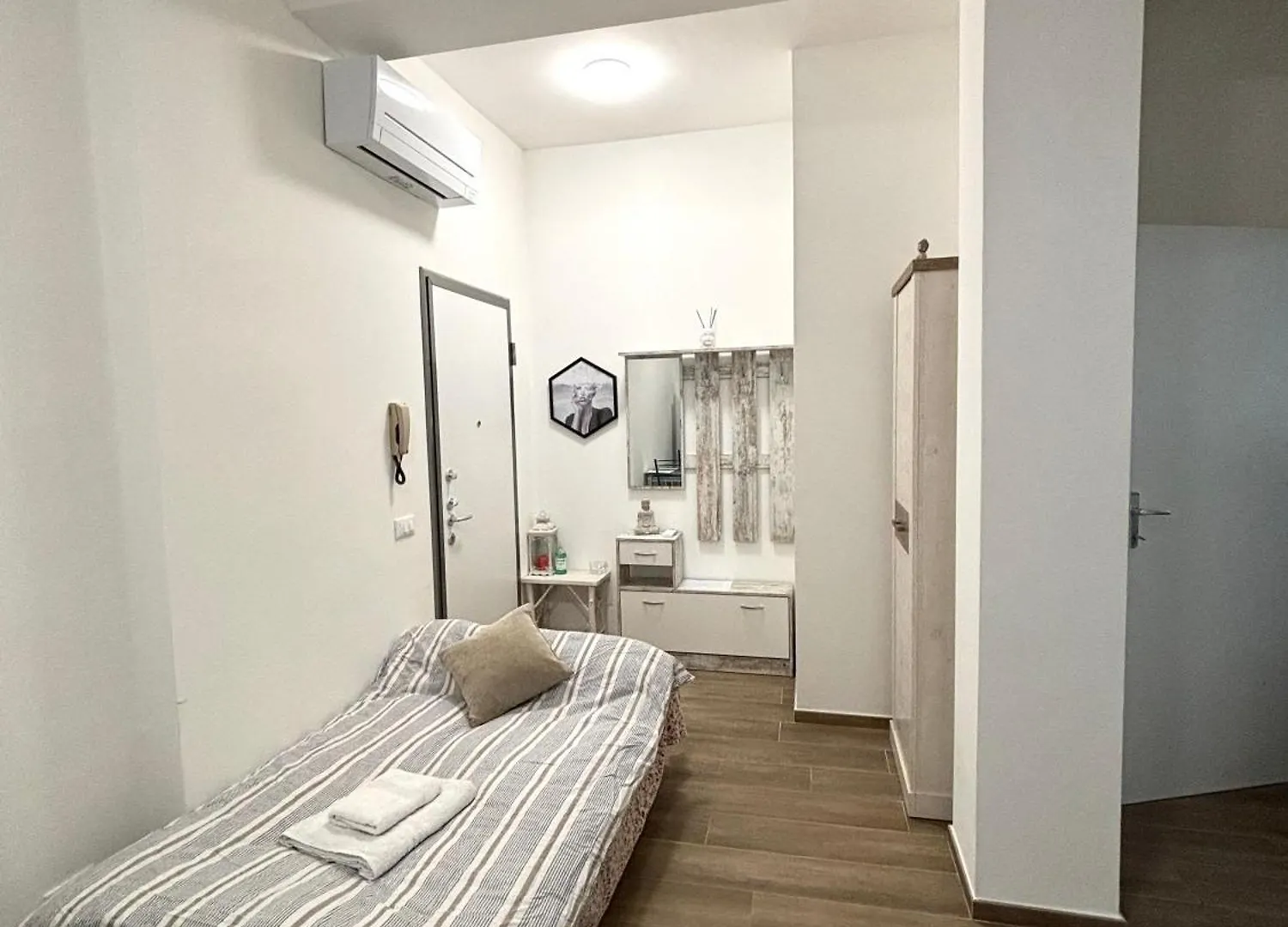 Bilocale In Bande Nere-Metro Rossa Duomo Apartment Milan
